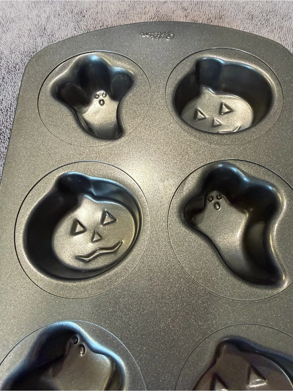 🎃 Wilton Halloween Ghost & Pumpkin Baking Pan - Gray Nonstick